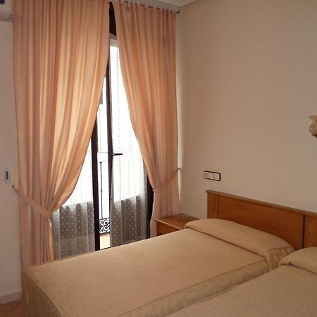 Hostal Fernandez Μαδρίτη Εξωτερικό φωτογραφία