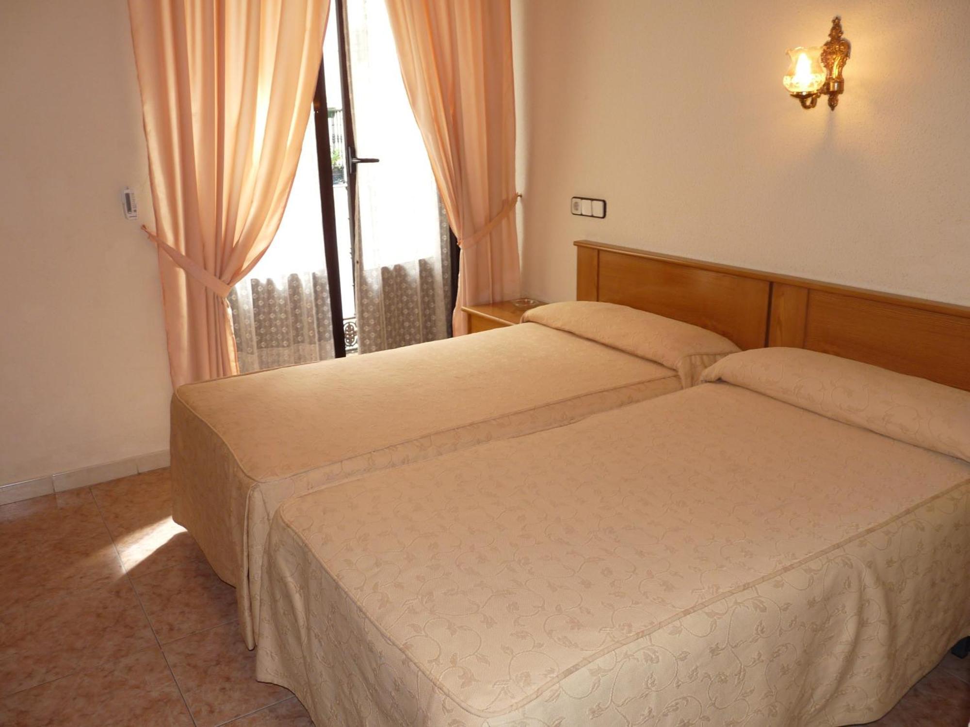 Hostal Fernandez Μαδρίτη Εξωτερικό φωτογραφία