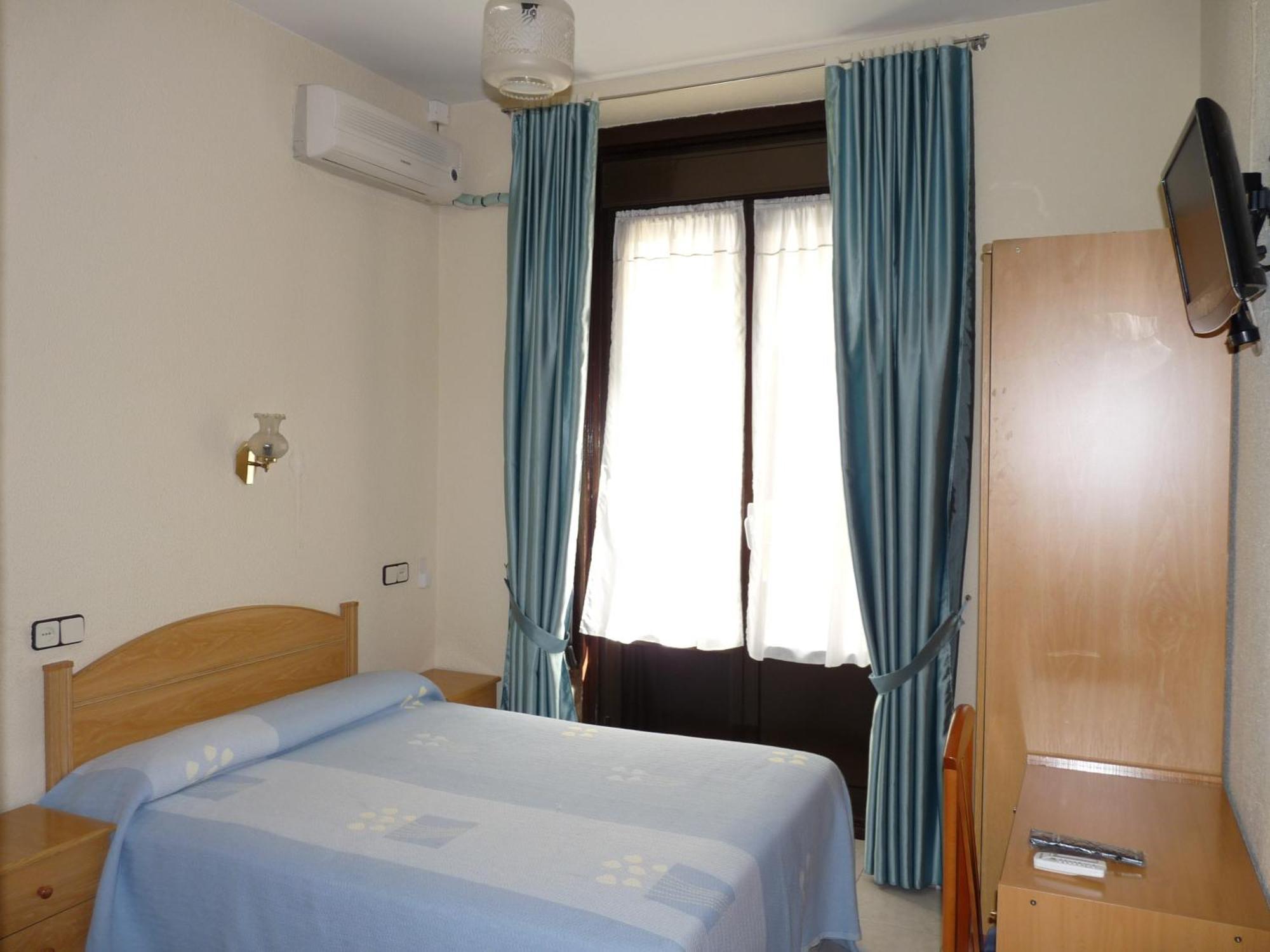 Hostal Fernandez Μαδρίτη Εξωτερικό φωτογραφία