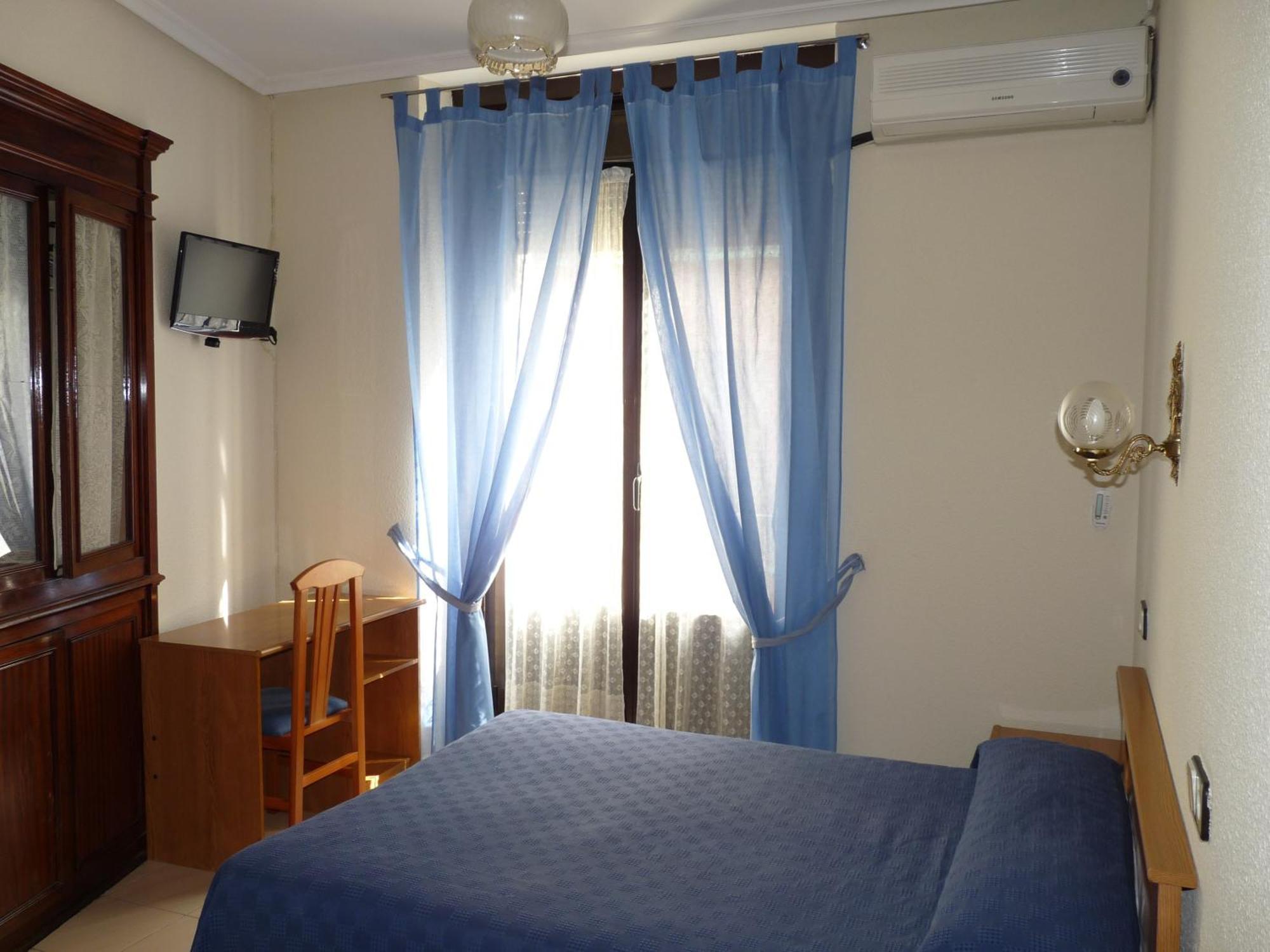 Hostal Fernandez Μαδρίτη Εξωτερικό φωτογραφία